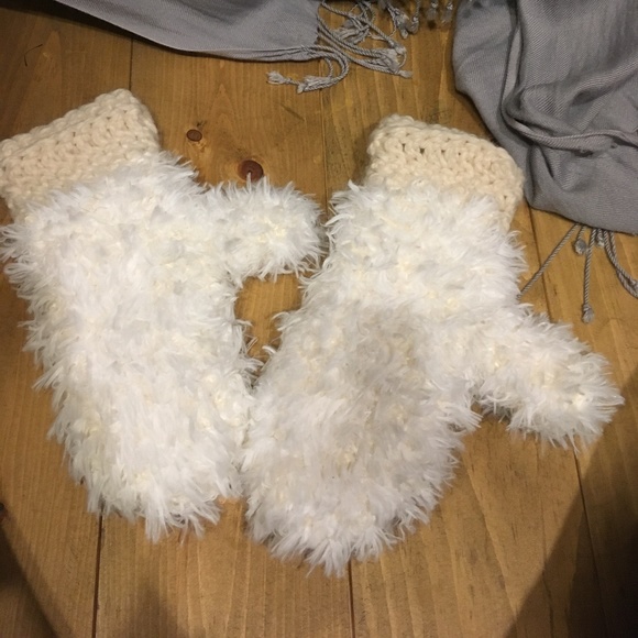 hat/scarf/mitten set main image 2